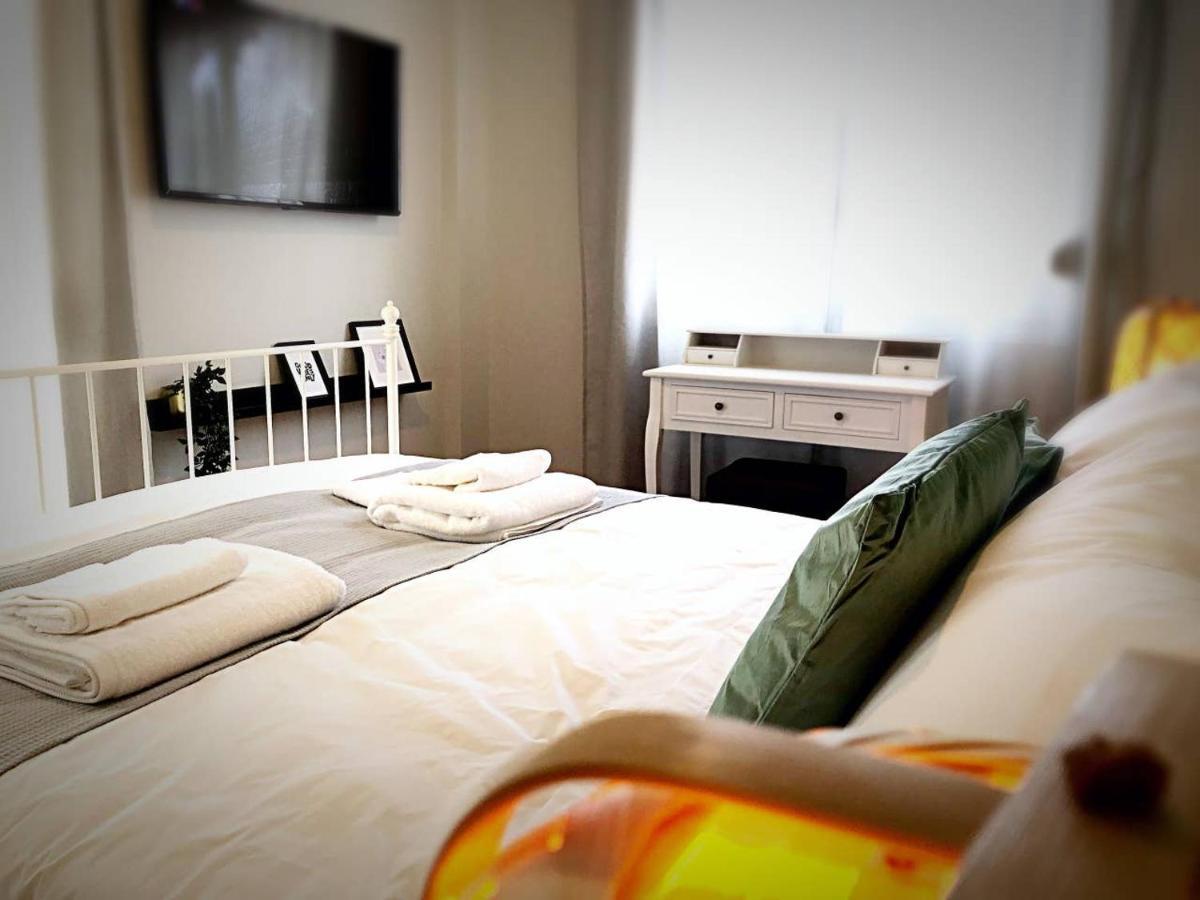 אתונה Victoria 5Star / 5Br Bigapt / Sauna / 2Min To Metro מראה חיצוני תמונה